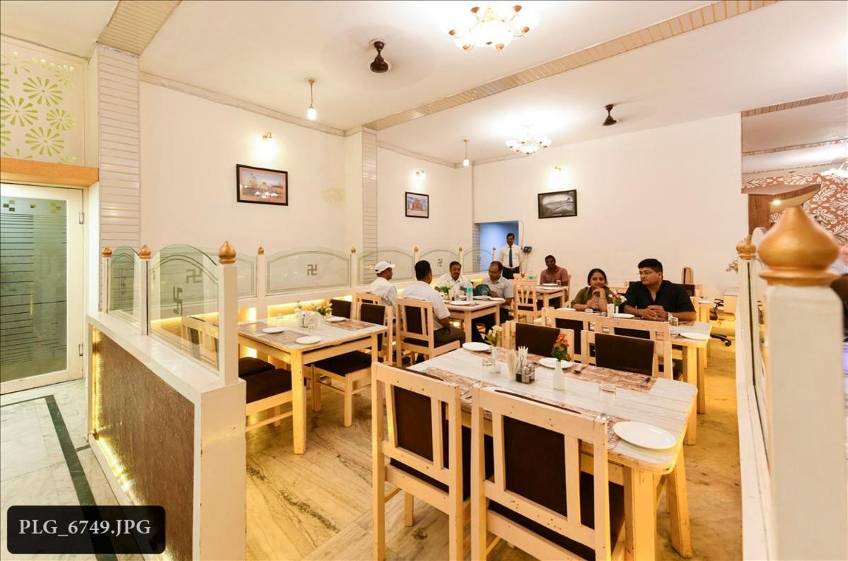 Hotel Chanakya Agra  Bagian luar foto