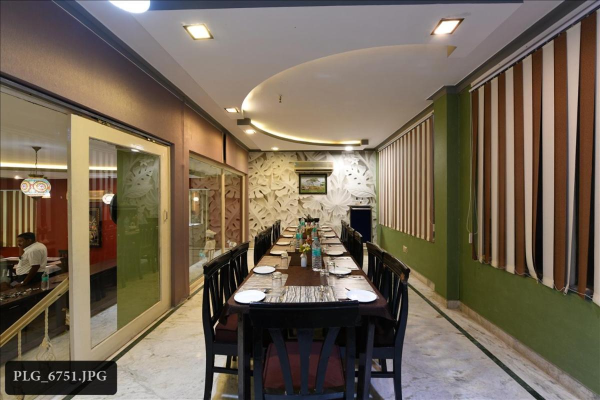 Hotel Chanakya Agra  Bagian luar foto
