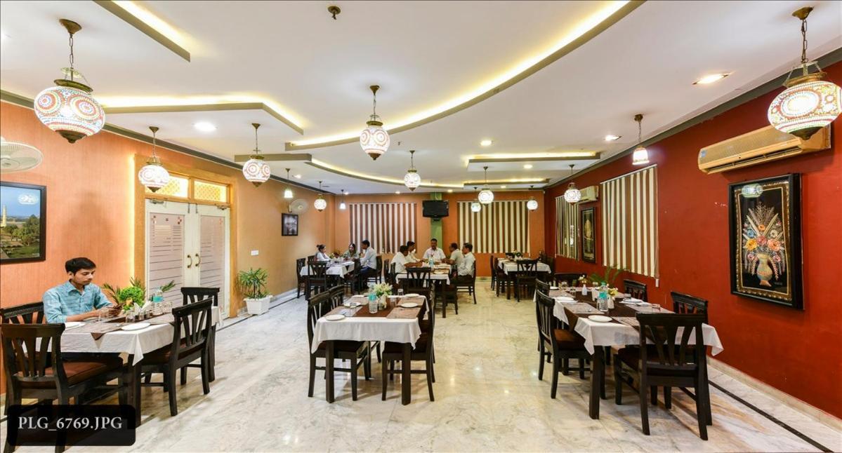 Hotel Chanakya Agra  Bagian luar foto