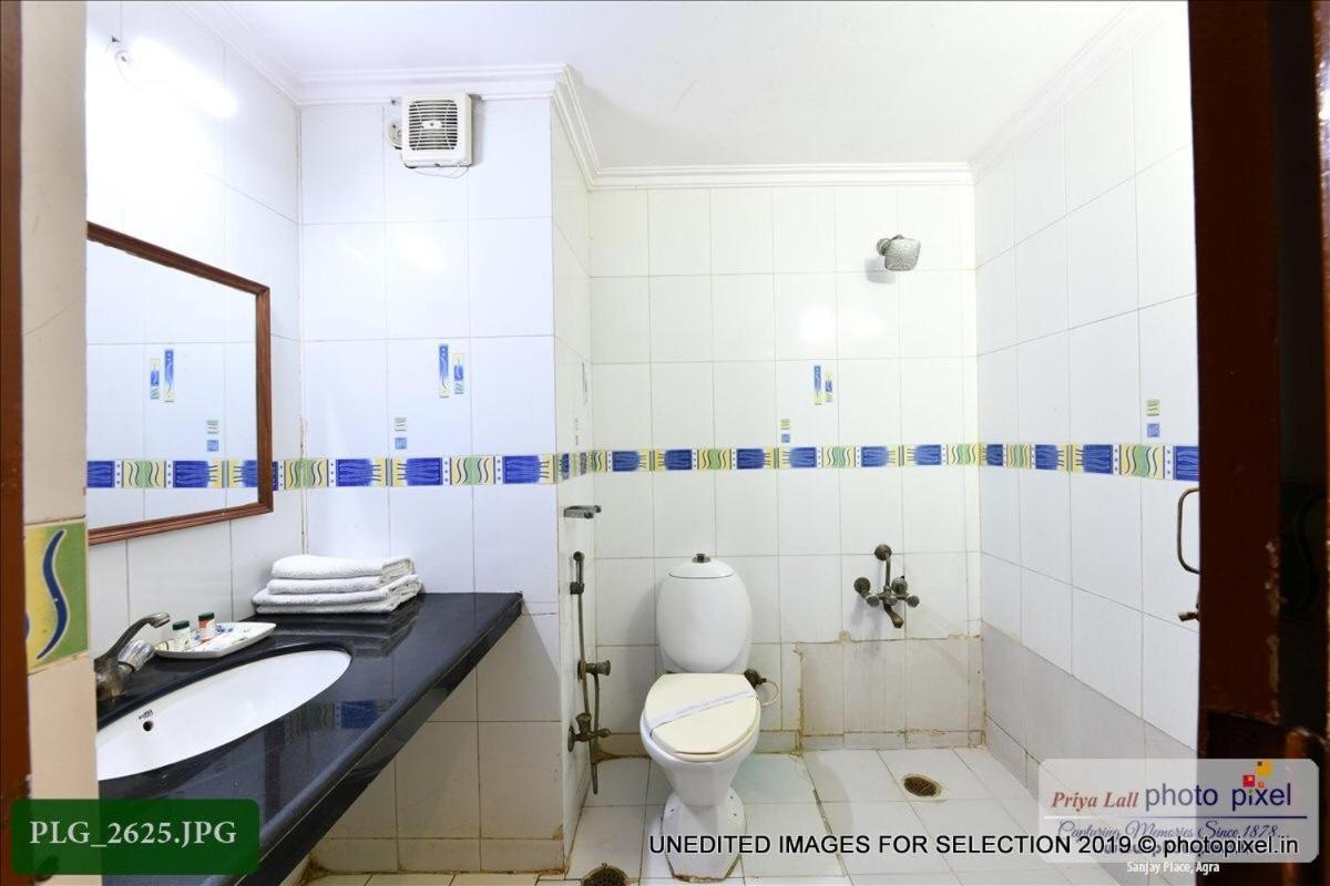 Hotel Chanakya Agra  Bagian luar foto